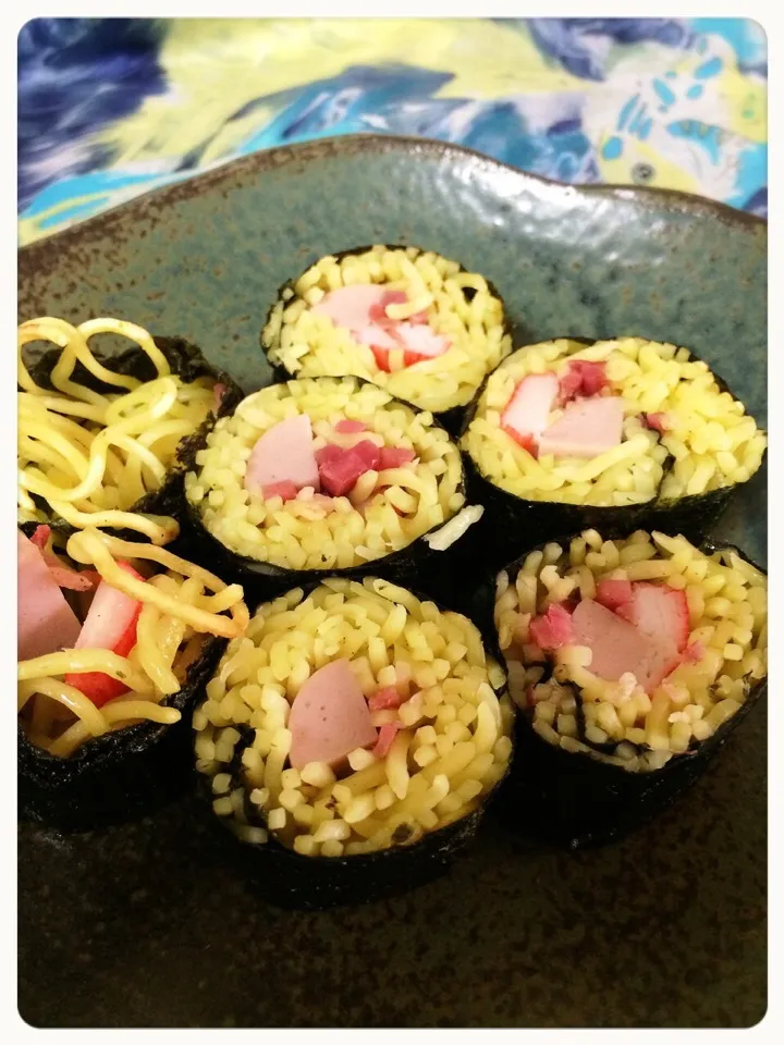 Snapdishの料理写真:焼きそば海苔巻き|marinaさん