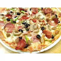 Snapdishの料理写真:We know you want this - Echo pizza! #betweenthebunsph #|Tin Beroinさん