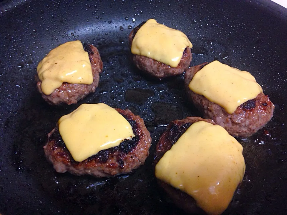 Snapdishの料理写真:Hamburgers|Adrian Rocheさん