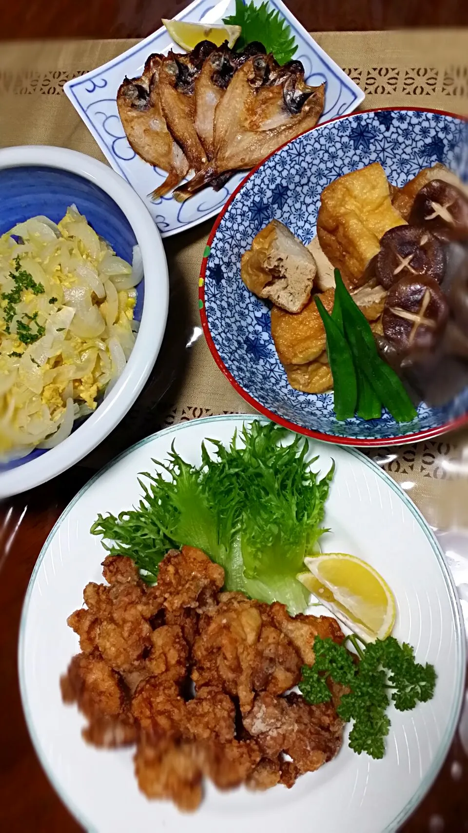 Snapdishの料理写真:《火曜日の夕飯》

・鶏肉の竜田揚げ
・厚揚げ、こんにゃく、椎茸の煮物
・新玉ねぎの玉子炒め
・チビのどぐろ焼き

ご馳走様でした󾌾󾬏|藤田 まり子さん