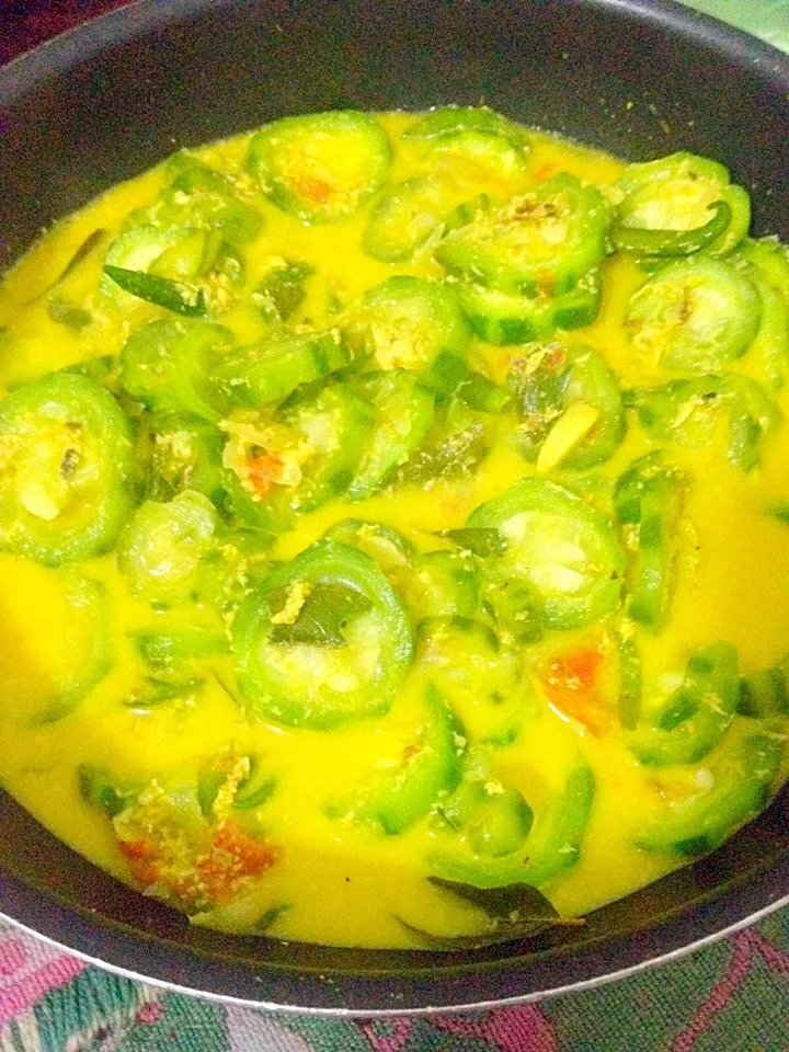 KABATiiTii  in ilokano , gourd in English . With yellow curry|salinaさん