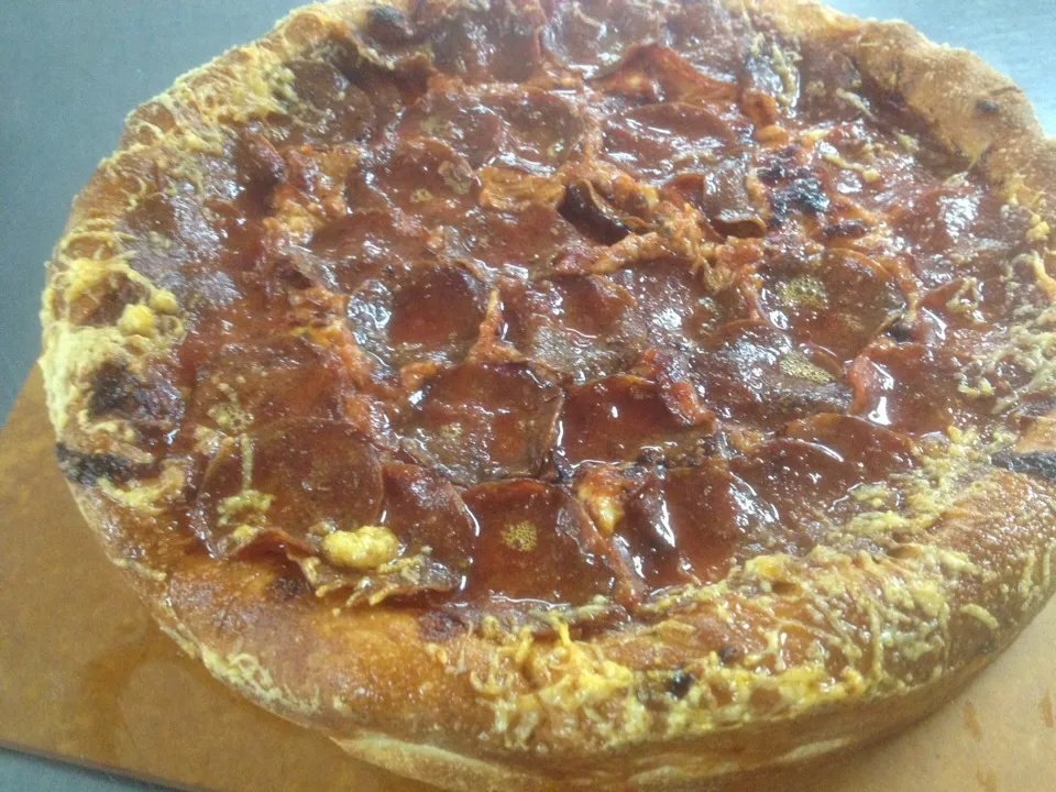 Double pepperoni and cheese deep dish pizza|peggy waldonさん