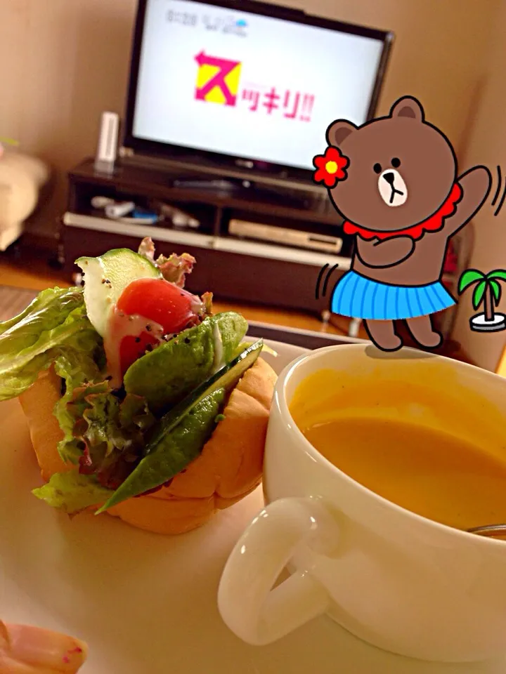 Veggie sandwich and carrot soup|viviさん