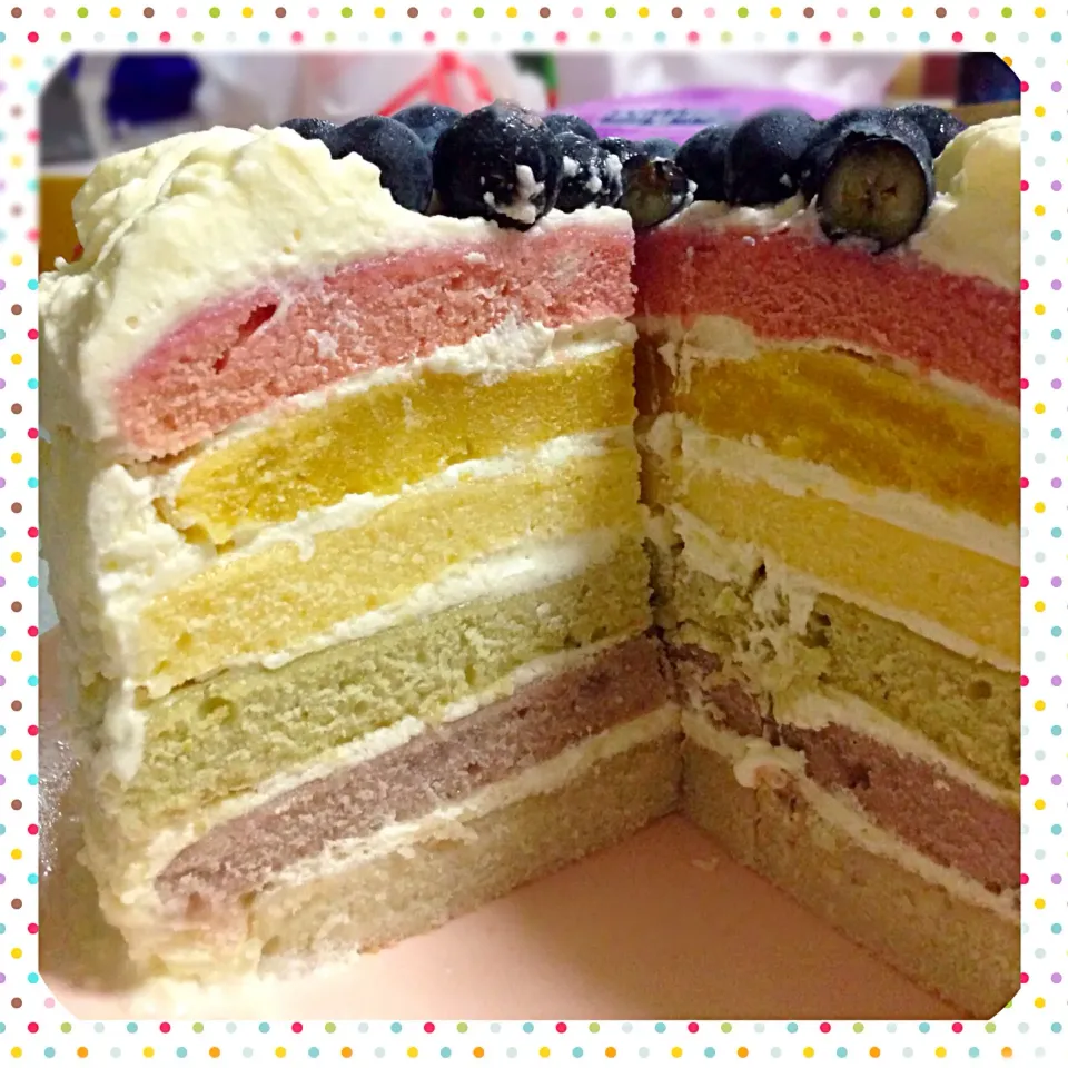 Rainbow Cake, made with natural food colorings|YvoMiwaさん