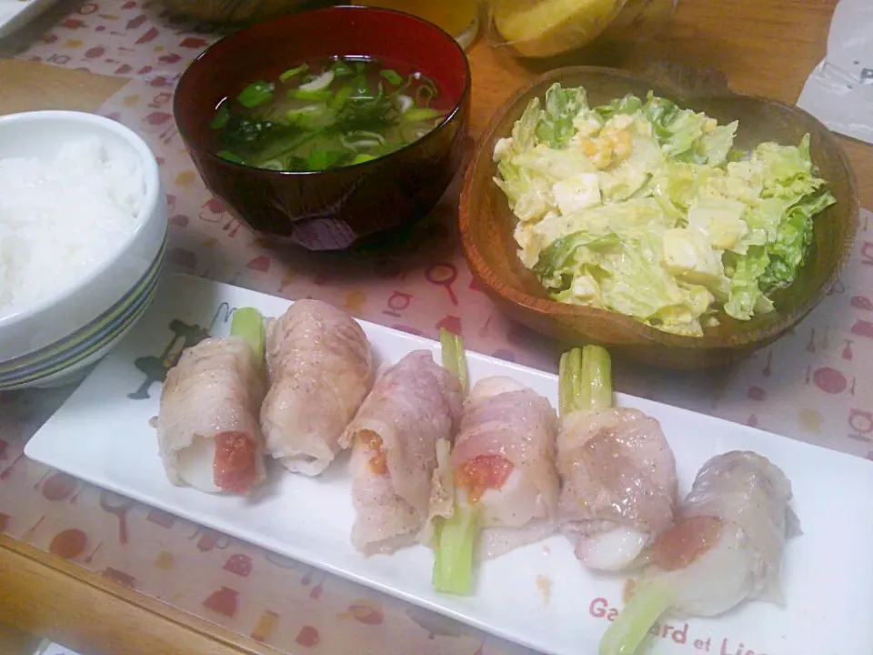 ６月１０日  カブと梅干の肉巻き レタスと卵のすりごまサラダ ネギと海苔のお味噌汁|いもこ。さん