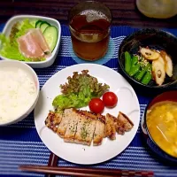 Snapdishの料理写真:豚ロース厚切り★スナップエンドウとちくわ★生ハムサラダ|poohさん