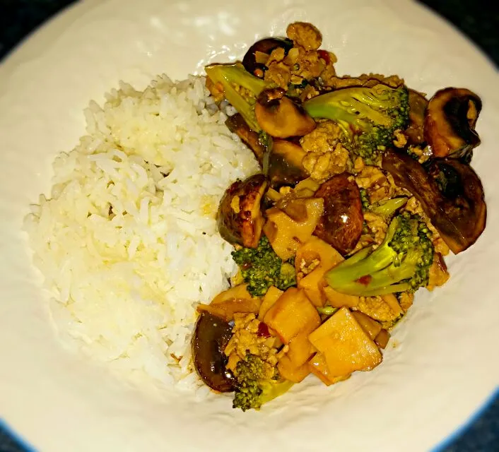 ground turkey, veggies stir-fry with oyster sauce and Jasmine rice.|Jiraphon Gさん