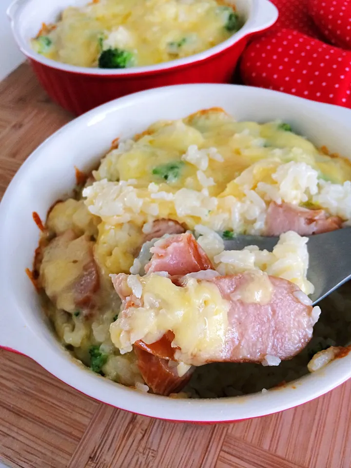 Baked rice with sausage, broccoli and cheese|12Dragonさん