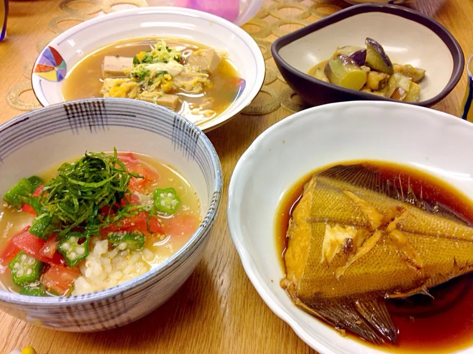 Snapdishの料理写真:かれいの煮付け、ナスのピーナッツ和え、高野豆腐の煮物、トマトとオクラの冷やし汁|虎キチ6さん