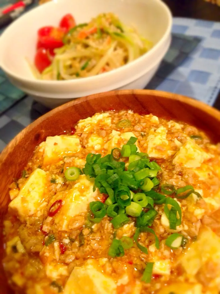 普通の麻婆豆腐🐻🌸✨と中華サラダ🍴|さとみさん