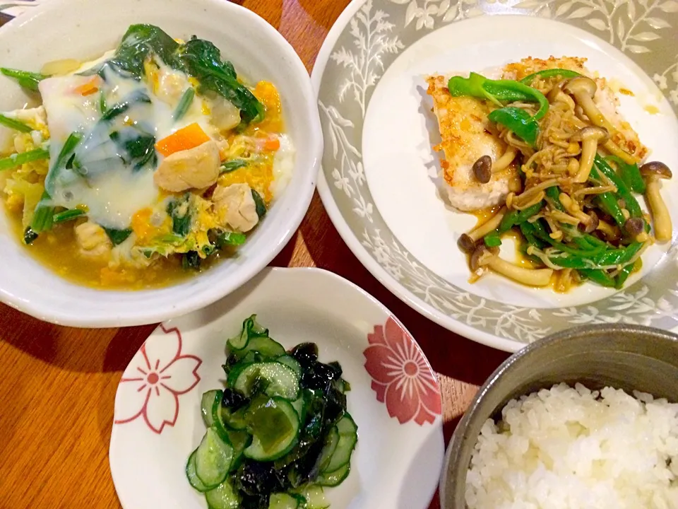 Snapdishの料理写真:メカジキの🍄キノコソースがけ、鶏肉と野菜の卵とじ、胡瓜とワカメの酢の物|Iggywiggyさん