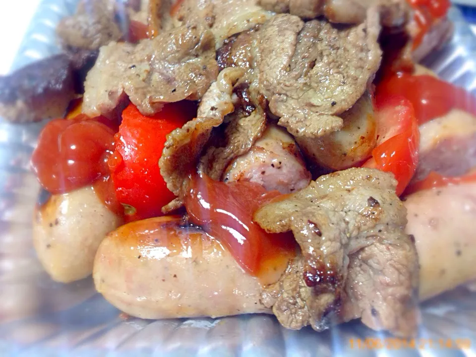 Mixed meats and tomatoes|Andrew Martiniさん