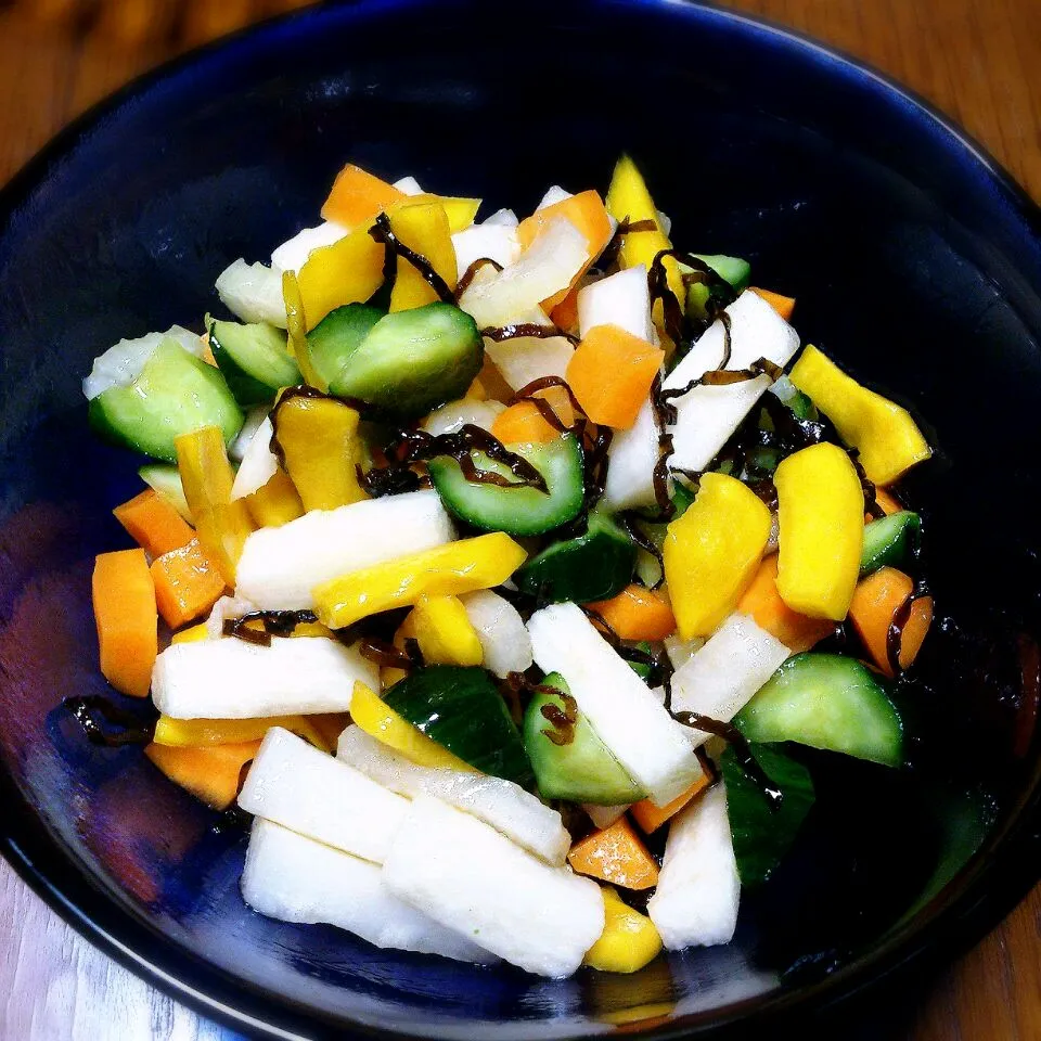 5種類の野菜の胡麻油と塩昆布和え|Maoさん