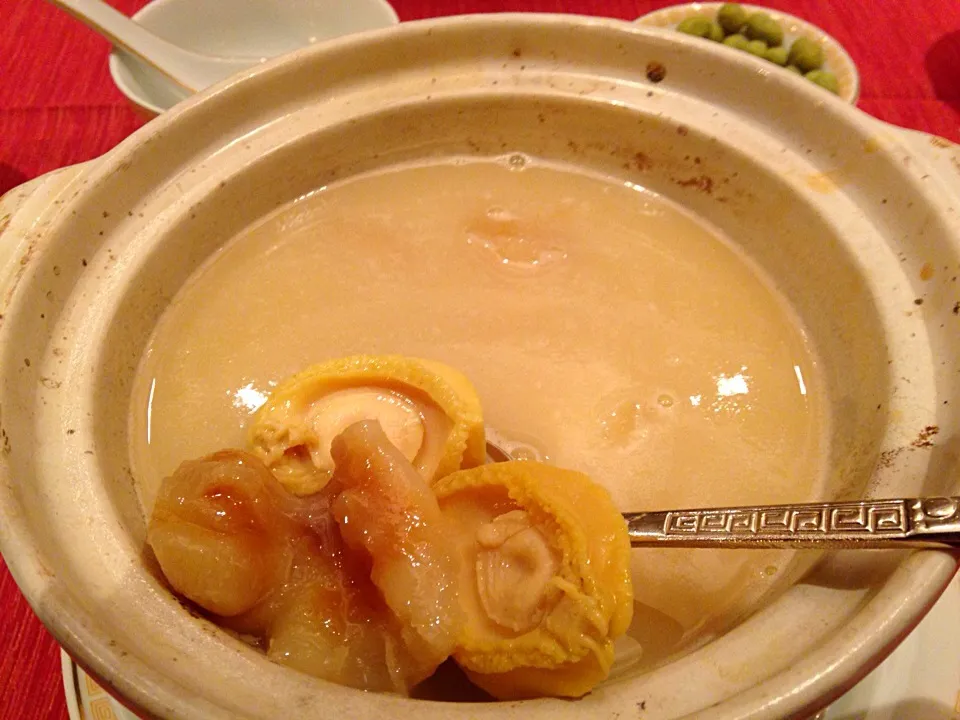 Fresh fish maw and abalone soup|Obeoom Jumsai Na Ayudhyaさん