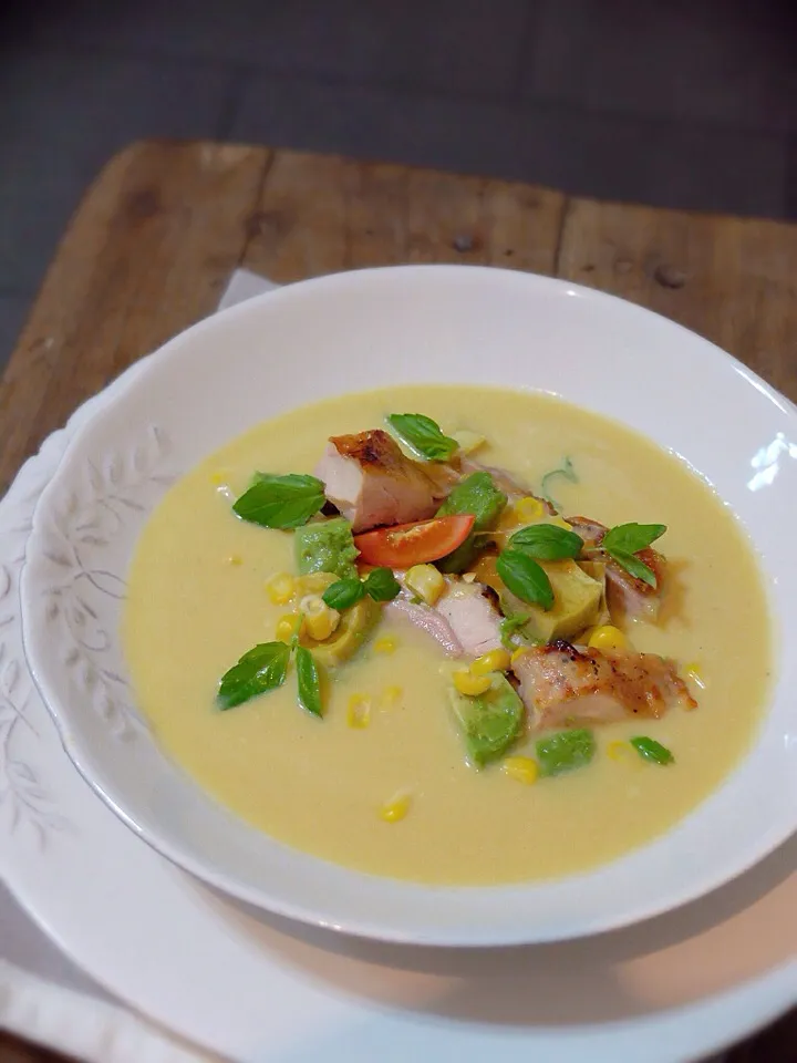 Chilled sweetcorn soup,avocado,grilled chicken,basil|rick chanさん