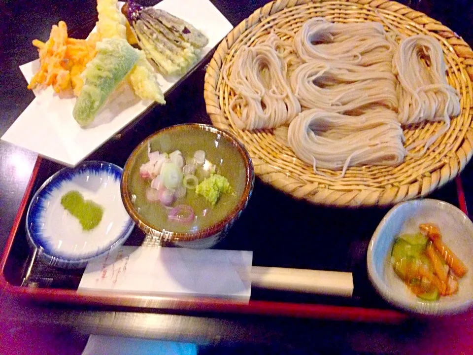 Snapdishの料理写真:戸隠神社奥社の茶屋の天ザルそば|Kumiko Hongさん