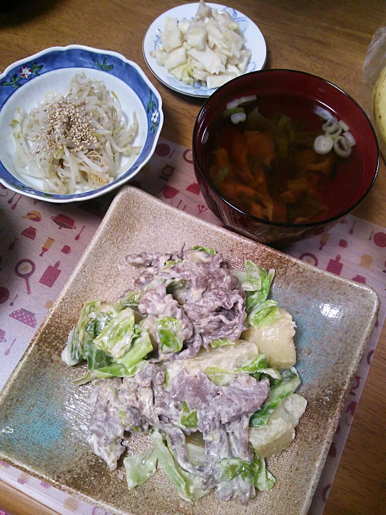 ６月１１日 じゃがいもとキャベツと牛肉のマヨしょうゆ炒め もやしのナムル キャベツの芯のみそ漬け しいたけとネギのお吸い物|いもこ。さん