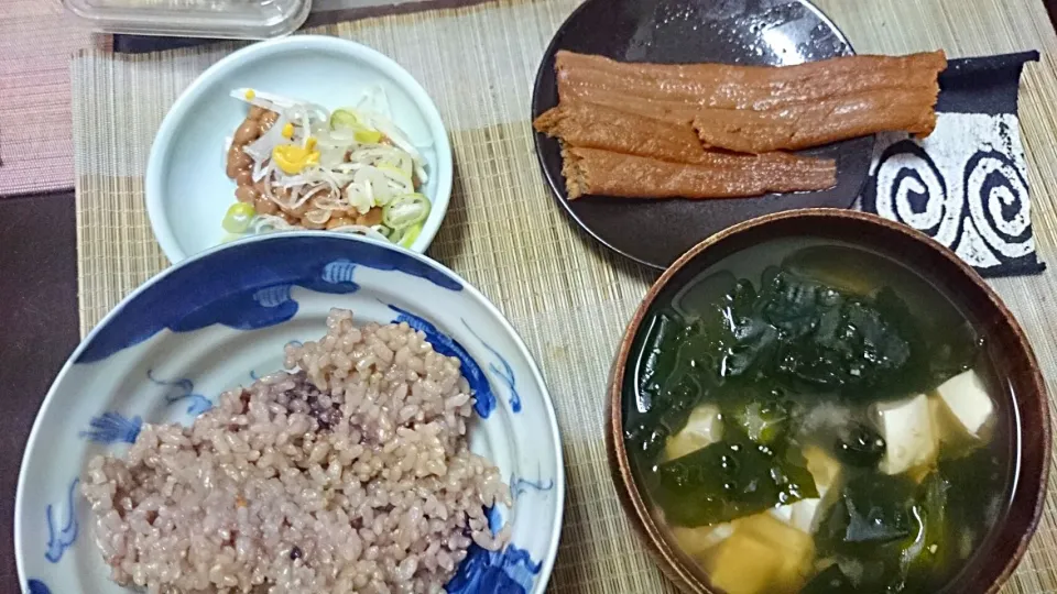 穴子の生姜煮＆納豆＆豆腐とワカメの味噌汁|まぐろさん