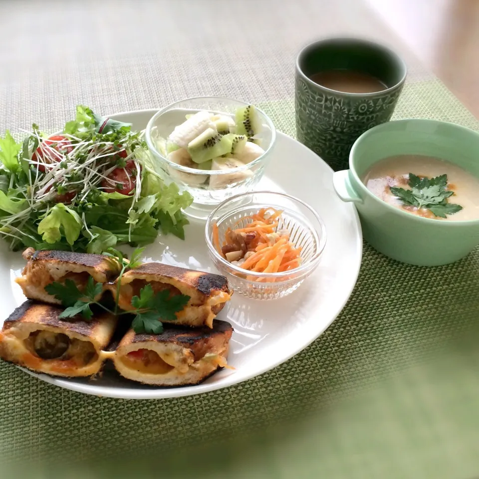 焦がし過ぎたホットサンドの朝ごはん|ぺんぎんさん