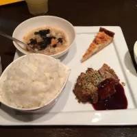 Snapdishの料理写真:日替わりランチ。豚肉巻きマスタードソース焼き、帆立と岩ノリの蟹肉ソース サラダ、スープ 他|Masato  Fujisawaさん