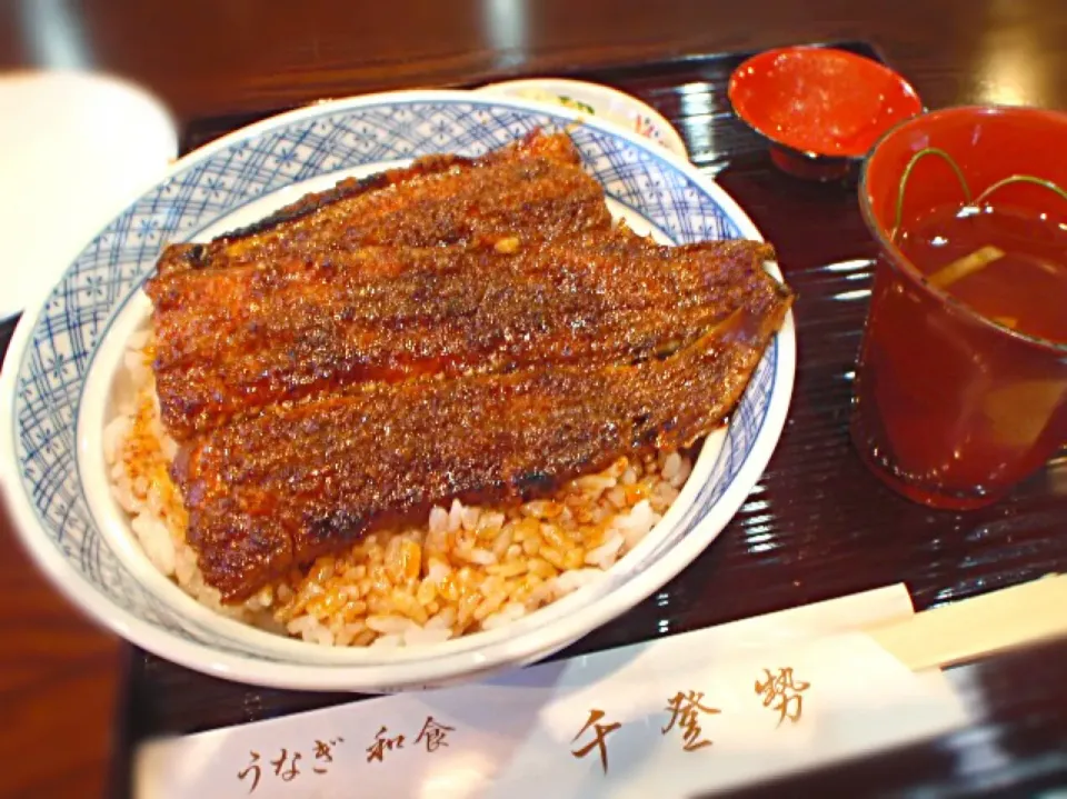 Snapdishの料理写真:蒸さない地焼きの鰻丼|hisoka7さん