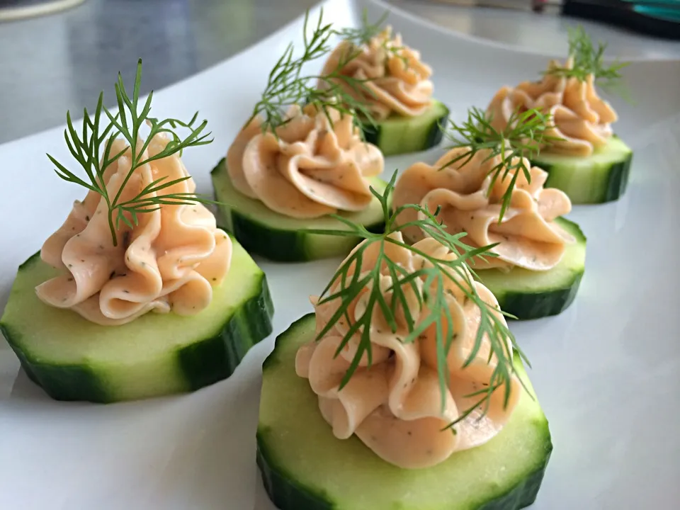 Salmon mousse on cucumber|sanne christensenさん