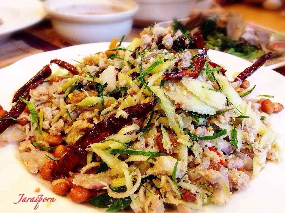 หมูสับยำสมุนไพร : Minced herb salad.|Jaraspornさん