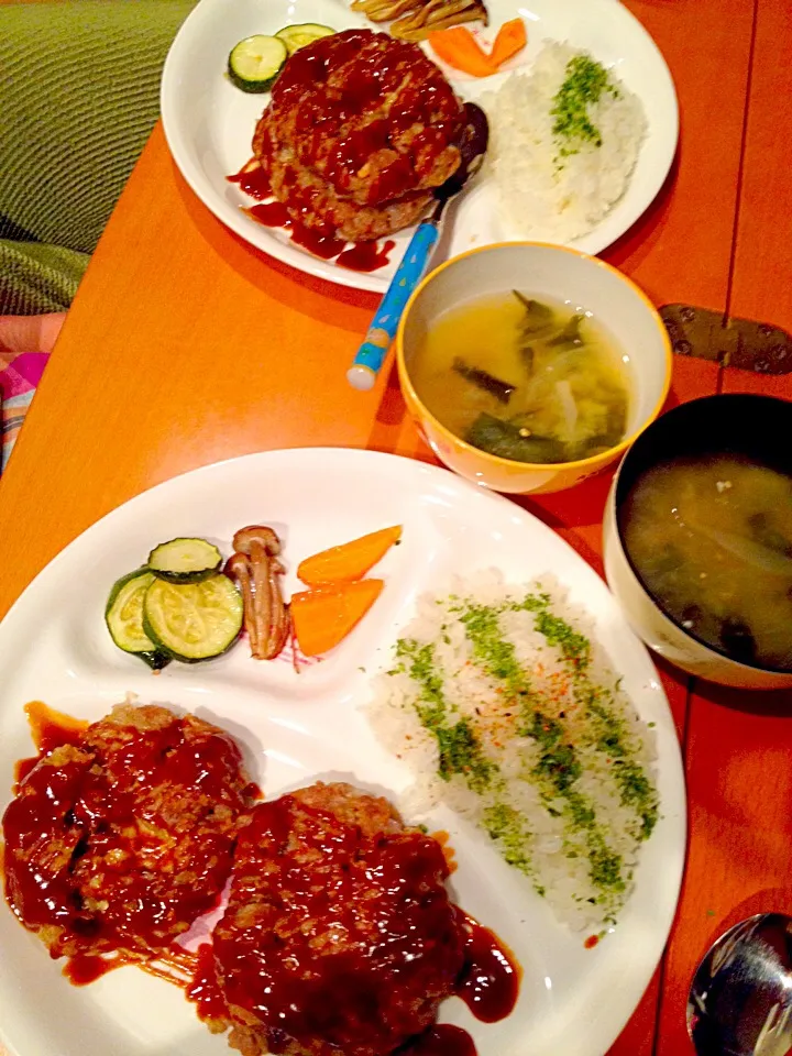 ナチュラルチーズｉｎハンバーグ焼き野菜  ニンジン  ズッキーニ  シメジ、オニオンスープ|ch＊K*∀o(^^*)♪さん