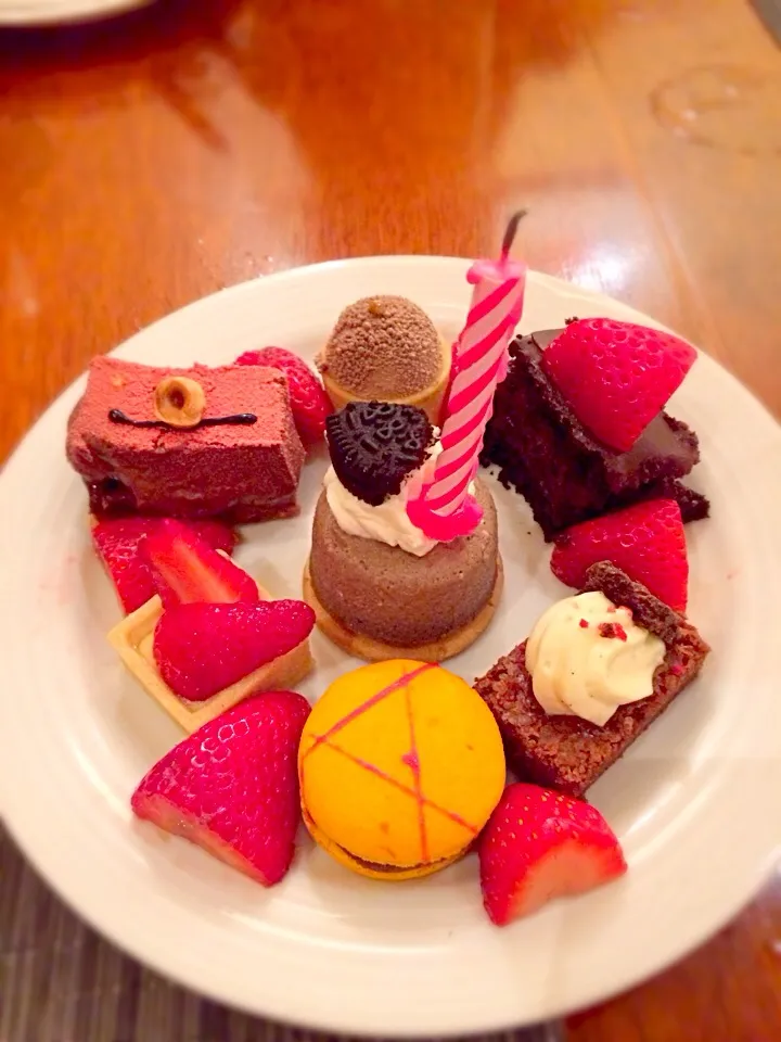 Birthday cake dessert buffet style..|prissyさん