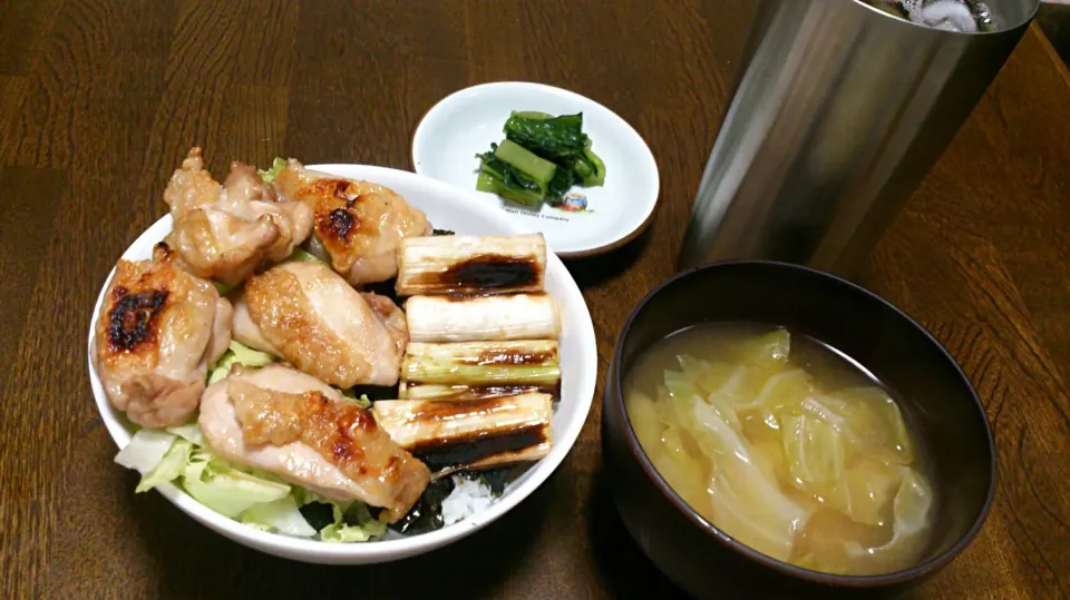 焼き鳥丼＆キャベツの味噌汁|えっちゃんさん