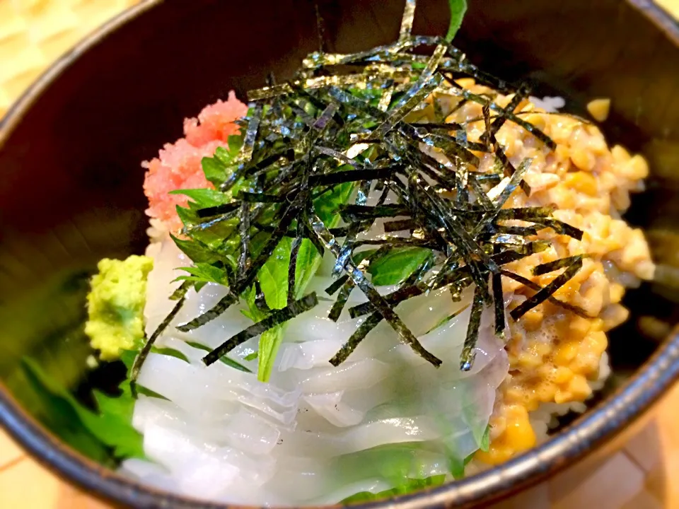 アオリイカの納豆と明太子のあいがけ丼|おかっぴーさん