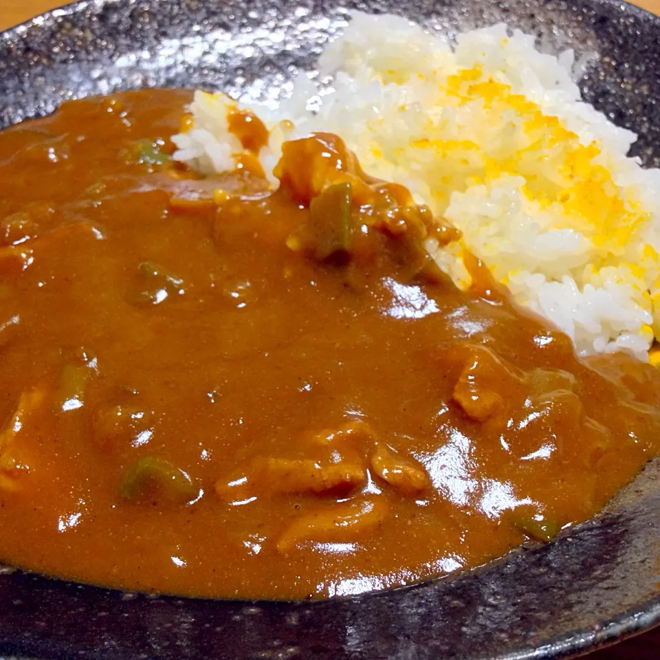 【今夜のウチご飯】
今夜はカレーの日(￣▽￣)

Yokoが幼稚園で掘ってきたジャガイモで作ったポテトサラダと♪|takuya KAWANOさん