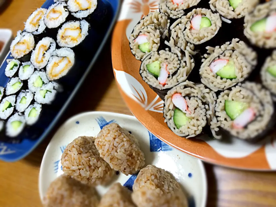 蕎麦海苔巻き、イカ天海苔巻き、かっぱ巻き、おかかおにぎり|minoriさん