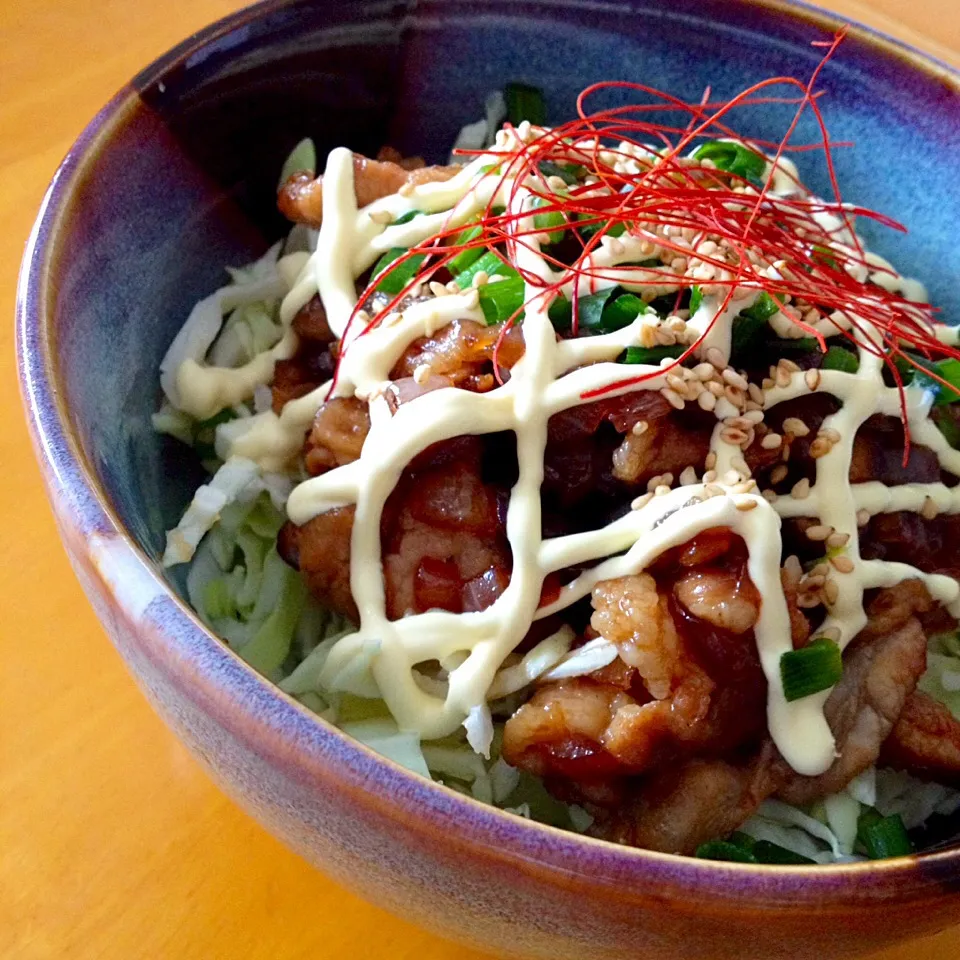 キャベツのっけ甘辛豚丼|カウンター嬢さん