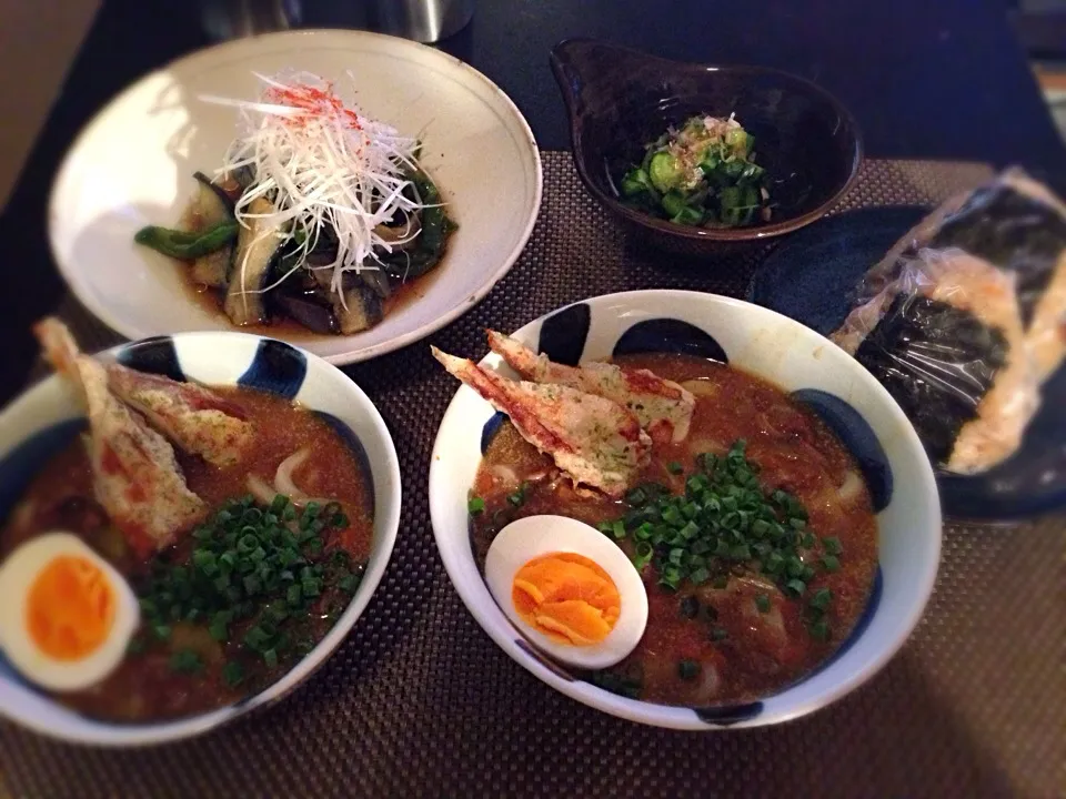 Snapdishの料理写真:カレーうどん、茄子とピーマンの揚げ浸し、きのこの炊き込みご飯おにぎり、箸休めきゅうり|ayumiさん