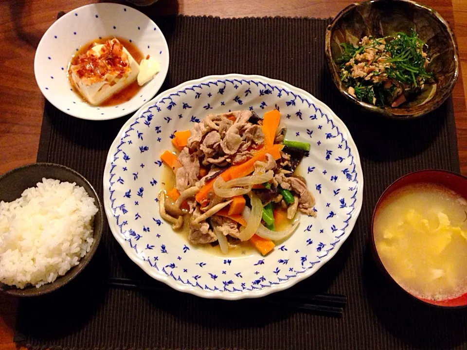 豚肉と野菜の中華炒め、卵スープ、ほうれん草のナムル、冷奴|今日の献立さん