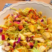 Snapdishの料理写真:Chicken Broccoli Slaw Salad|Toni Pillingさん