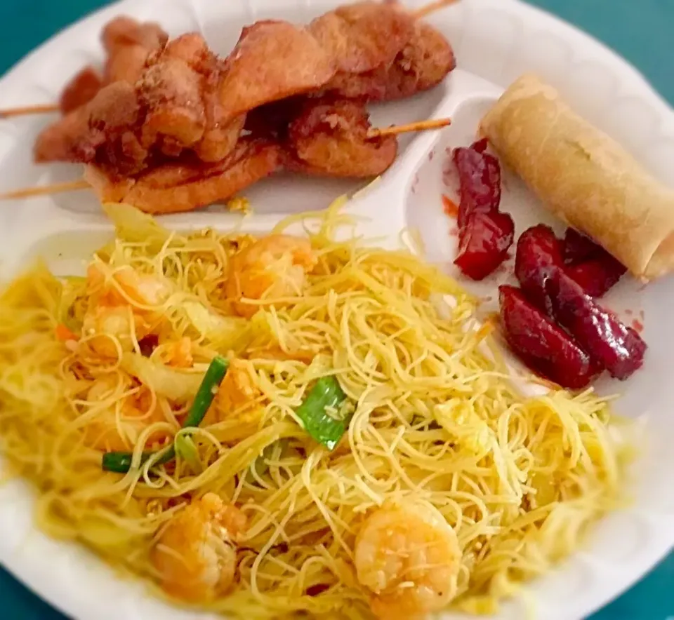 shrimp  curried rice noodles  teriyaki chicken & a spring roll|christl babcockさん