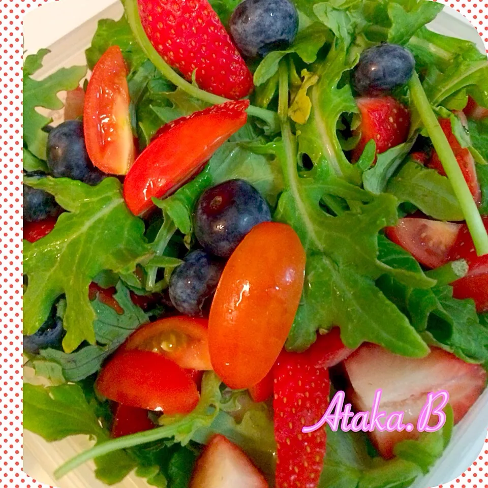 Spinach Kale Arugura  berry salad|Ayaka.Bさん