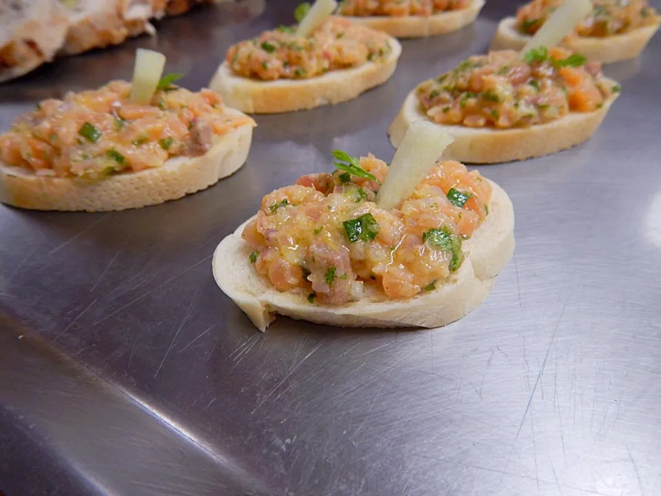 Salmon Tartar Canape|Woo J. Parkさん