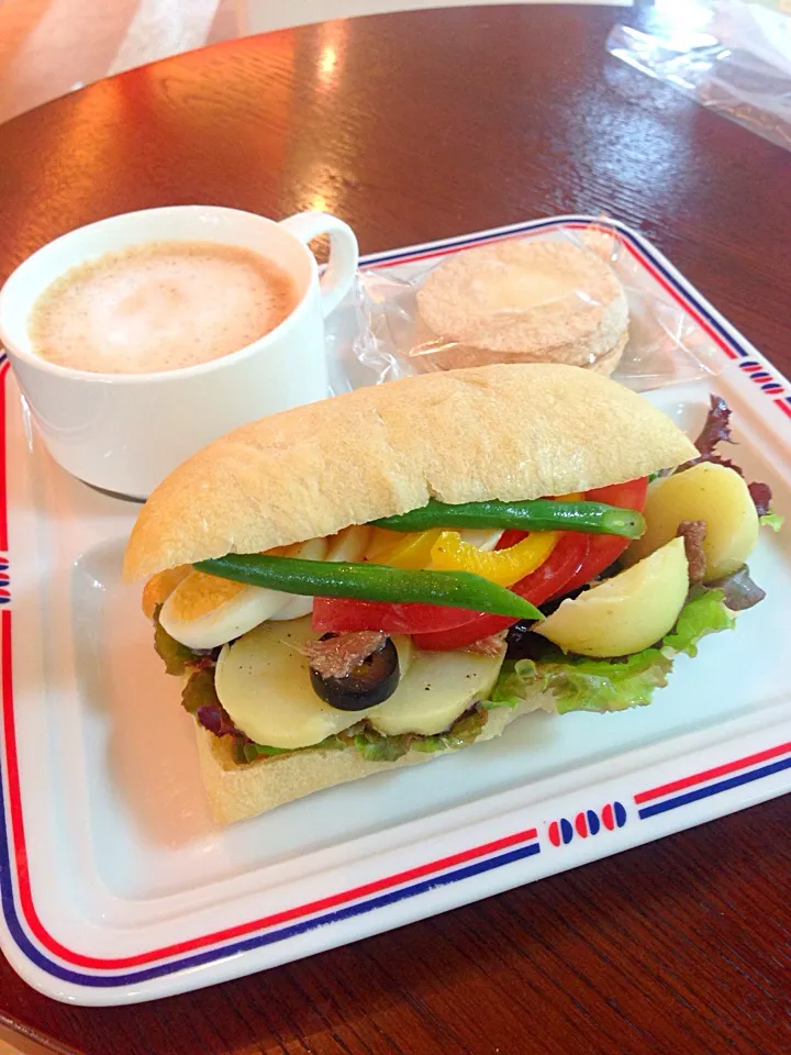 Delicious sandwich at my fav cafe in town|Kumigarさん