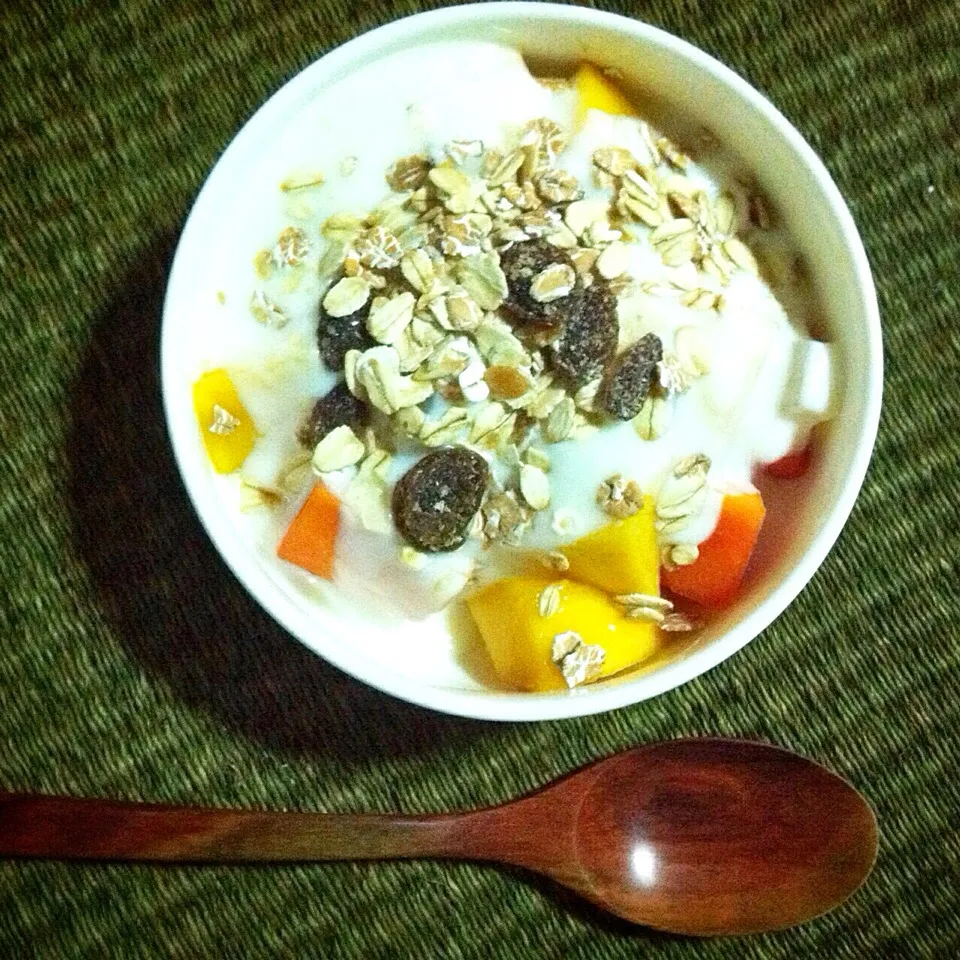 Mango & Papaya topped w coconut yogurt n muesli|Eat in Thaiさん