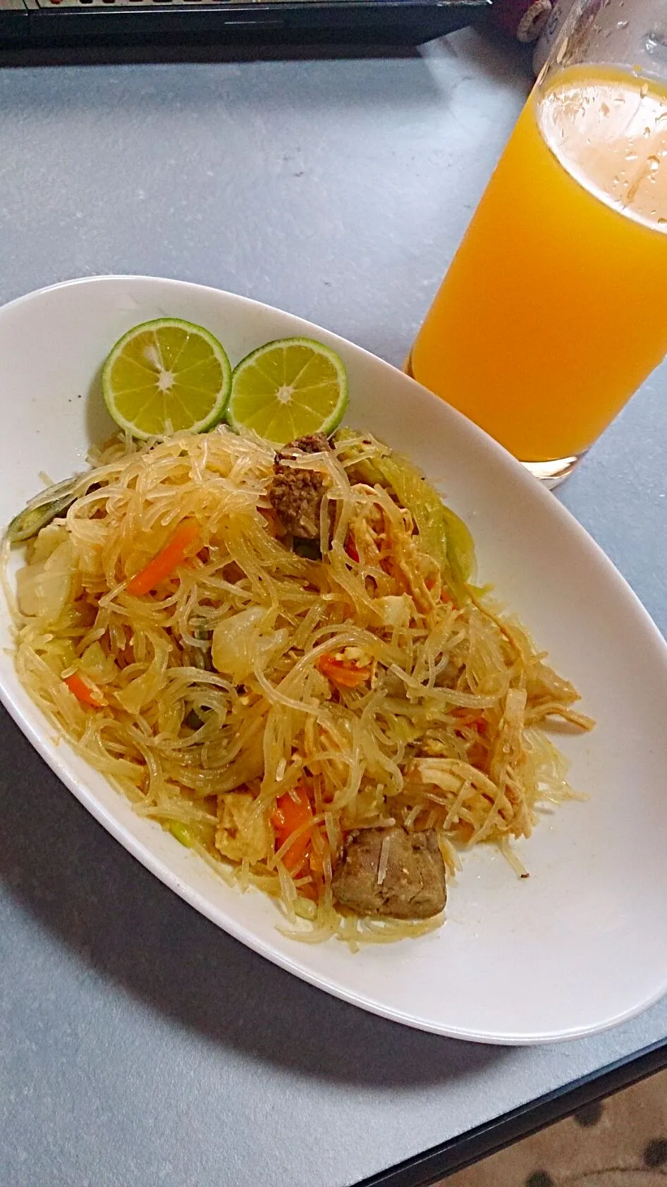 Philippine pancit weeeeeeeeeeeeei! sarap!|sarahmansruinさん