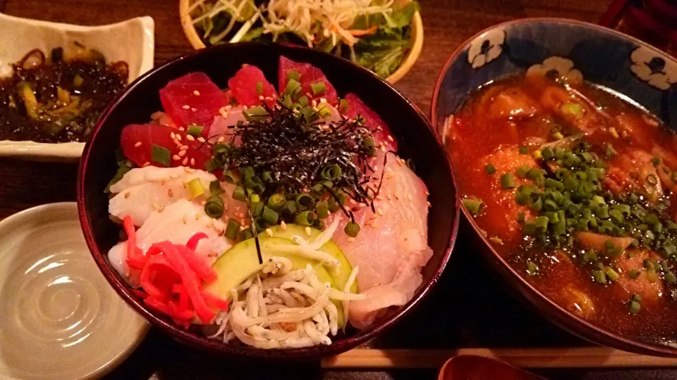 Snapdishの料理写真:賄い飯♪ 海鮮ちらし丼|Gauche Suzukiさん