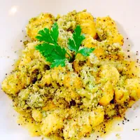 gnocchi broccoli tritati acciughe e parmigiano|antonio scottoさん