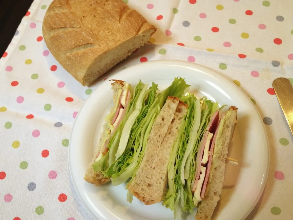 namastelotus michakoさんの肉厚レタスサンド🙏ベーグルでないことお許しください。|くまさん