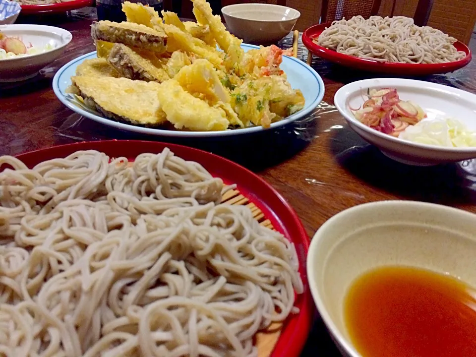 実家でお蕎麦な夕食🍚🍚|かずみさん