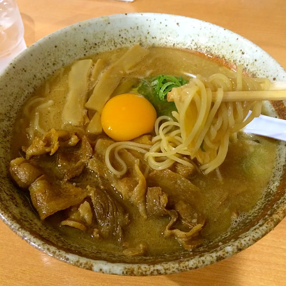 やみつきラーメン肉入り 生卵|maixx ใหม่さん