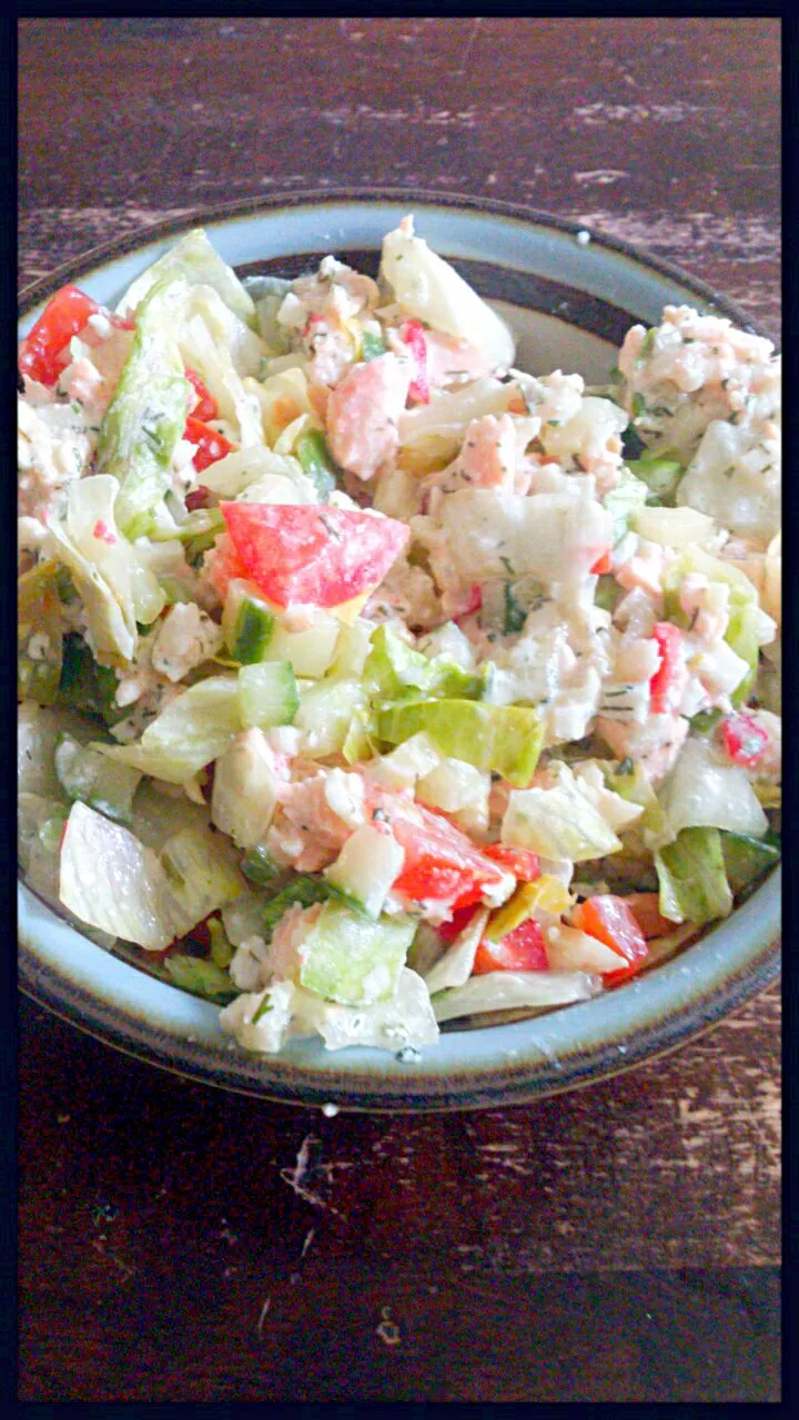 Paprika, creme fraiche, crab sticks, shrimp, salmon to this a tasty salad|Emmelineさん