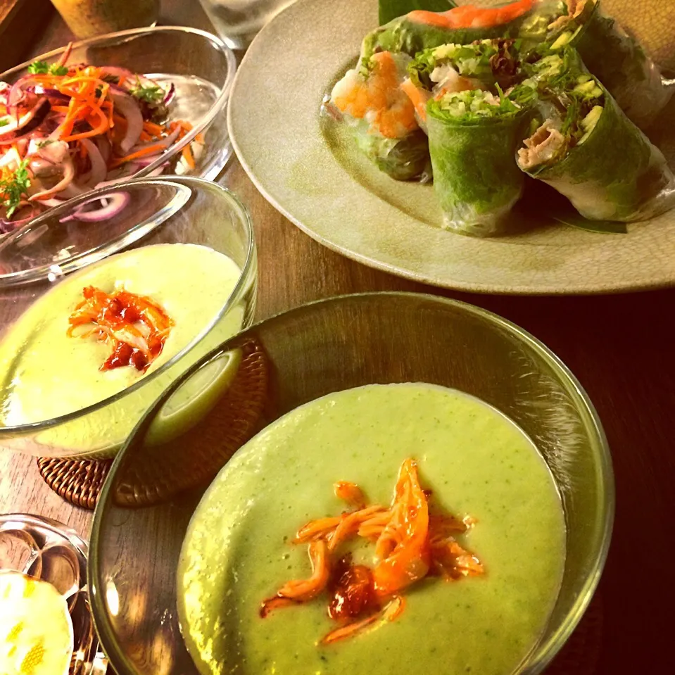 Yuka Nakataさんの料理 Chilled cucumber soup shots with spicy crab 胡瓜の冷製スープ、蟹のスパイシー風味添|kayoさん